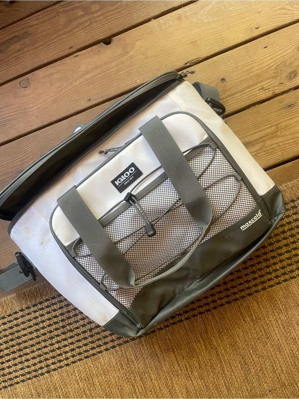 Igloo MaxCold Gray and White Soft Cooler Bag